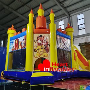 Le toboggan gonflable du Roi Lion 17ft x 17ft x 17ft